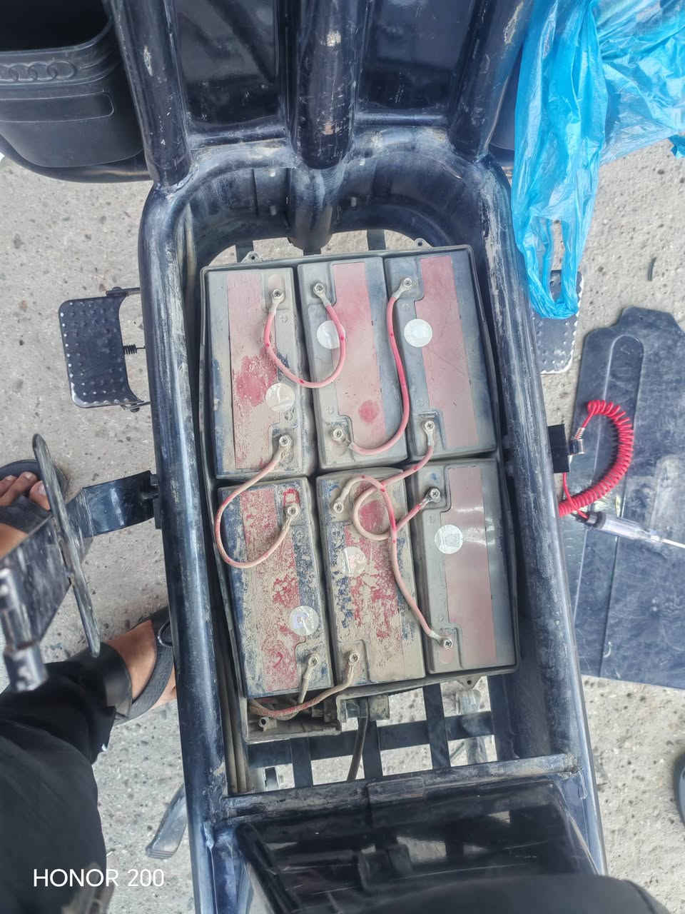 متاح جبلي موديل ٢٥ نضافه كدامك مابي نقص عد بطاريات منفوخه بس يمشيك ٢٥ كيلو او كثر كامل من كلشي سعر ٣٧٥ الف وبي مجال قليل حك الجيه ***********
