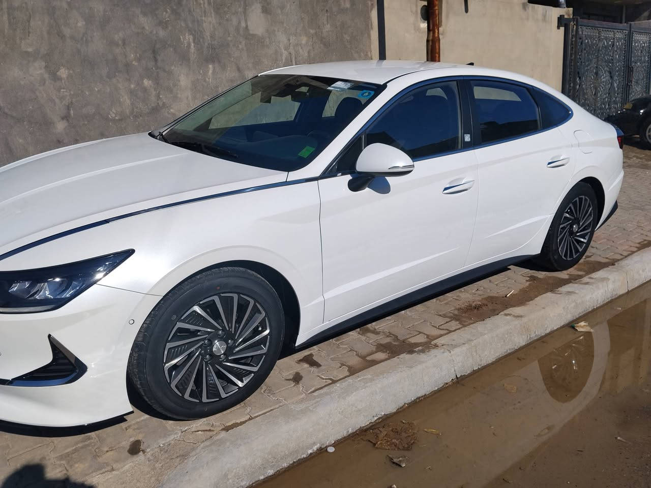 سوناتا للبيع موديل 22 فول مواصفات ماعدا البانوراما
وارد كوري 
مكفوله عدا شبر صبغ بطارف البنيد
السياره باسمي شخصيا 
مكان السياره المحموديه
***********
***********
السعر 185
