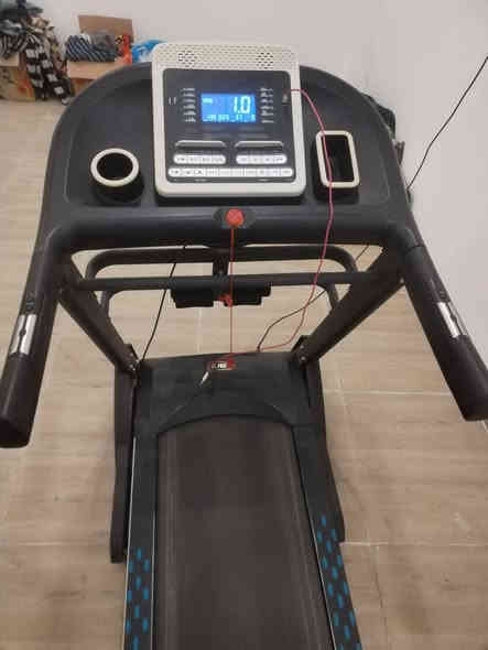 سلام عليكم جهاز جري للبيع كامل مواصفات نظام جبلي دقات القلب تحديد لوقت جهاز تددليك مسجل كامل اواكس  يحمل وزن 160كيلو جهاز نضيف استخدام قليل (سعره) 325بي مجال بسيط مكاني بغداد الغزاليه ***********
