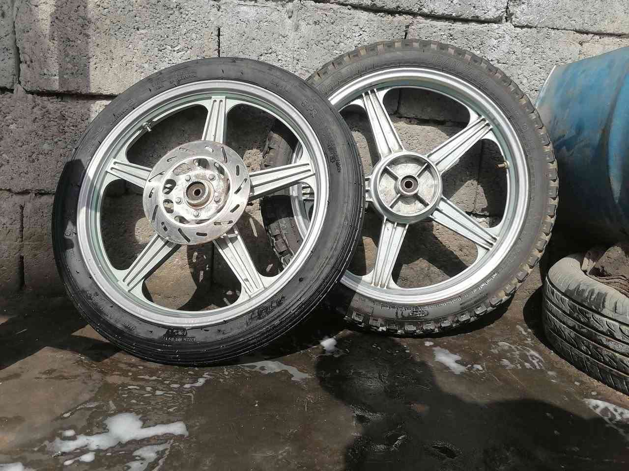 تايرات ماطور حجم ١٨ زوج خلفي امامي حيل نضيفات سعرهن ٥٠ بيهن مجال


**إذا كنت صاحب هذا الإعلان وتريد حذفه لأي سبب، رجاءا أرسل رسالة إلى الدعم الفني**