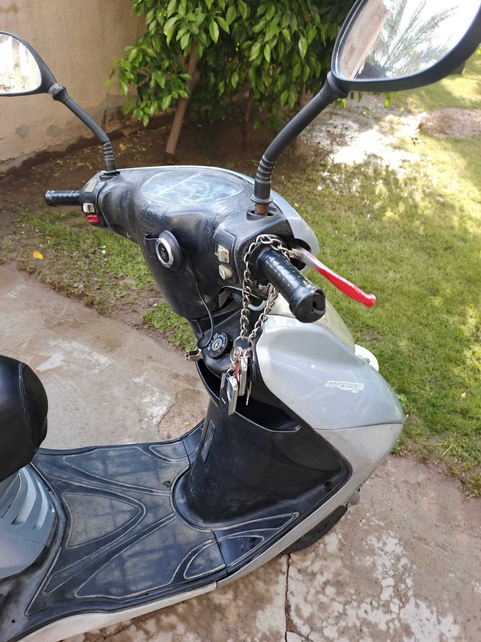 السلام عليكم بريز لايت جوه للبيع 140 نضيفة سلف جديد خرز رياضي سويجين  وبصمات ثنين تشغيل عن بعد وتفاصيل البصمه خاص وبصمه بل دراجه تشغل وتطفي سعر 800 الف وبيهة مجال الرقم ***********
