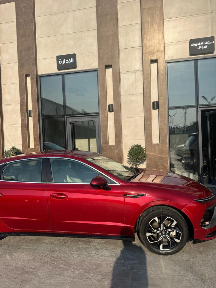 مراوس بكورلا حديث فقط ‼️
سوناتا 2024
نص فول  مواصفات 
رادار امامي وجانبي وحساسات 
نقاط عمياء 
شاشة عدادات دجتل كبيره متصله
تحكم كشن سائق كهرباء ست وضعيات 
تدفئة المقاعد الامامية 
شفتات ستيرن 
شاحن لاسلكي 
بصمتين وتشغيل عن بعد  
عداد المسافة 18 ml 
الحادث قطعة وحده
السعر 195 وبيها مجال للشراي يتصل على الرقم 
مكاني بغداد 
***********
