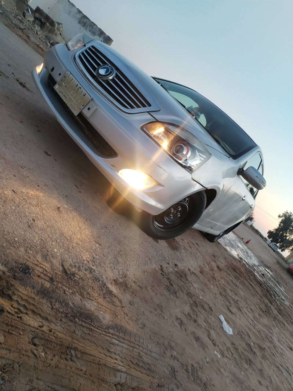 سلام عليكم سياره جيلي موبل محرك 1800موديل 12كير عادي رقم  ذي قار  وين اتريد احولك  السياره صافيه من الغرمات)))صبغ عام   ♕♕السعر 40وبيه مجال للشراي ♕رقم صاحب السياره ***********
