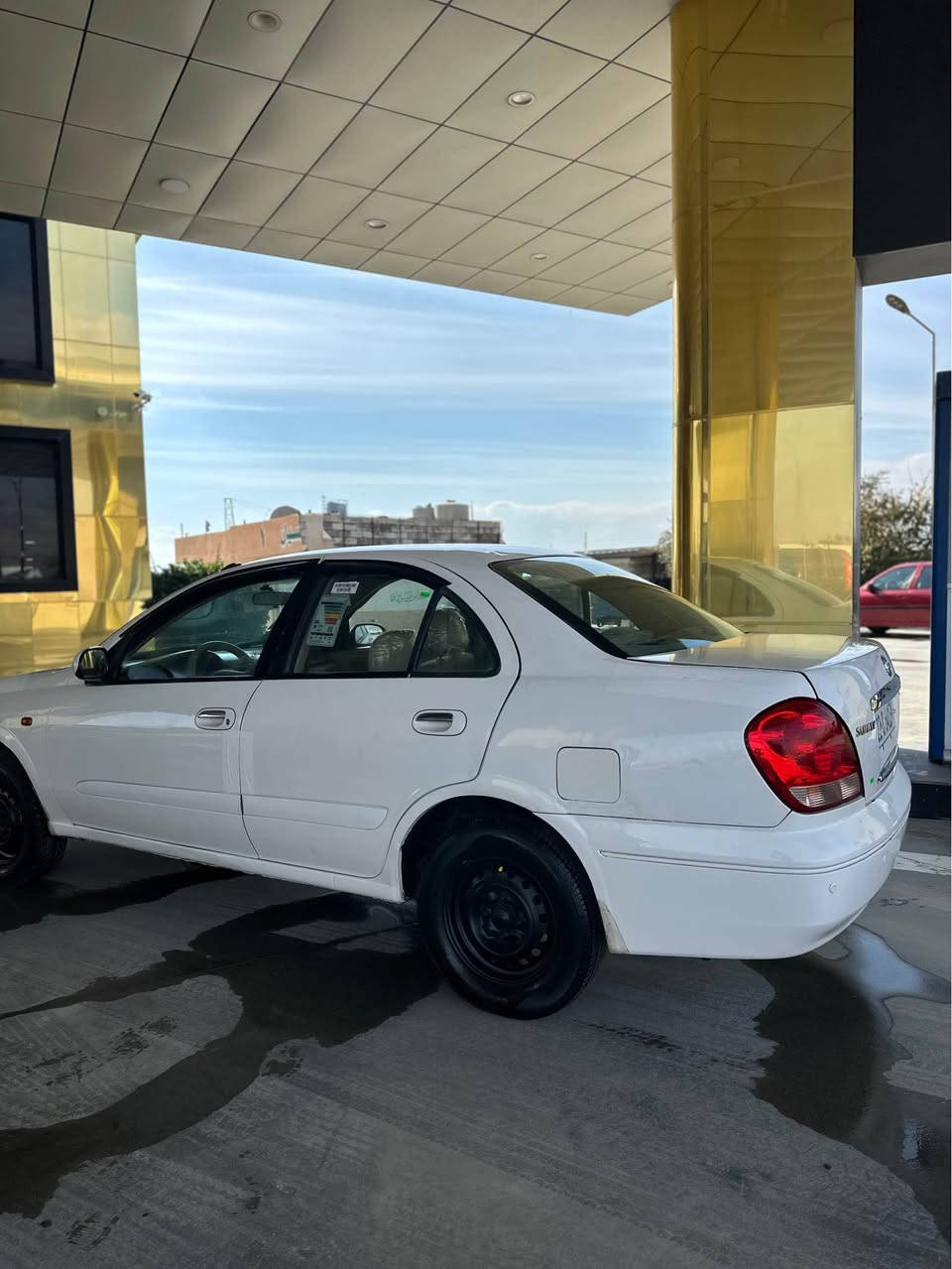 نیسان سەنی مۆدیل ٢٠٠٩ یابانی 
سەیارەکی زۆر پاک و خاون و جوان و توند و تۆڵە ناو زەرد
چوار جام کارەبا 
سەیارەکە دوو پارچە و نیوو بۆیاخە
گیر تۆماتیک گیر و مەکینە بەشەرت چوار تایە و ویل لۆکی لەژێرە سەیارەکە زۆر جوان و پاکە دینارەک مەسرەفی تیدانیە
رەقەم سەنەوی تا ٢٠٢٩ تازە 
 سەیارەکە زۆر جوانە و نیە 
بەشەرتی تحویل و خرامە
ناونشان ڕانیە
فایبەر وەتس ئەپ
*********** رانية, السليمانية
