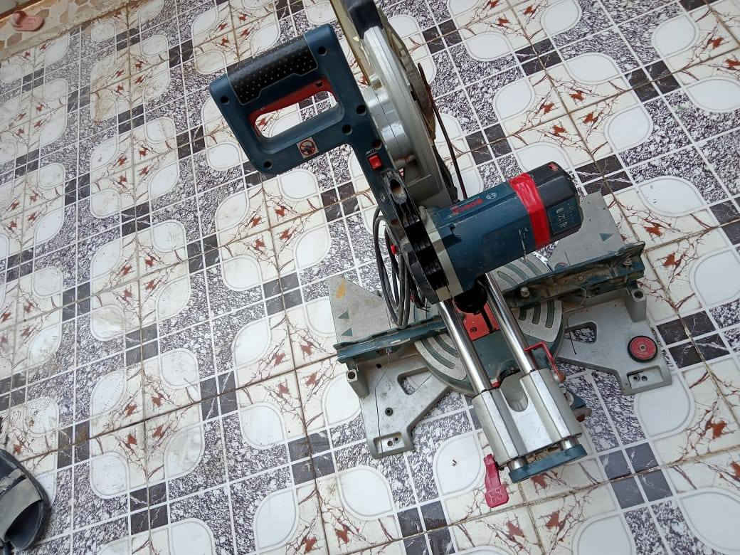 مكينه بونتيشه المنيوم وخشب اصليه جميع الاتجاهات 
السعر 500
***********
