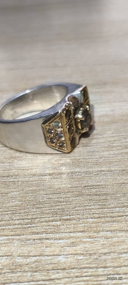 سلام عليكم. ماسه صفاح ماس ذهب مثل ما موضح بالصور صياغة حسنين قياس 22/23 للاستفسار (***********)
