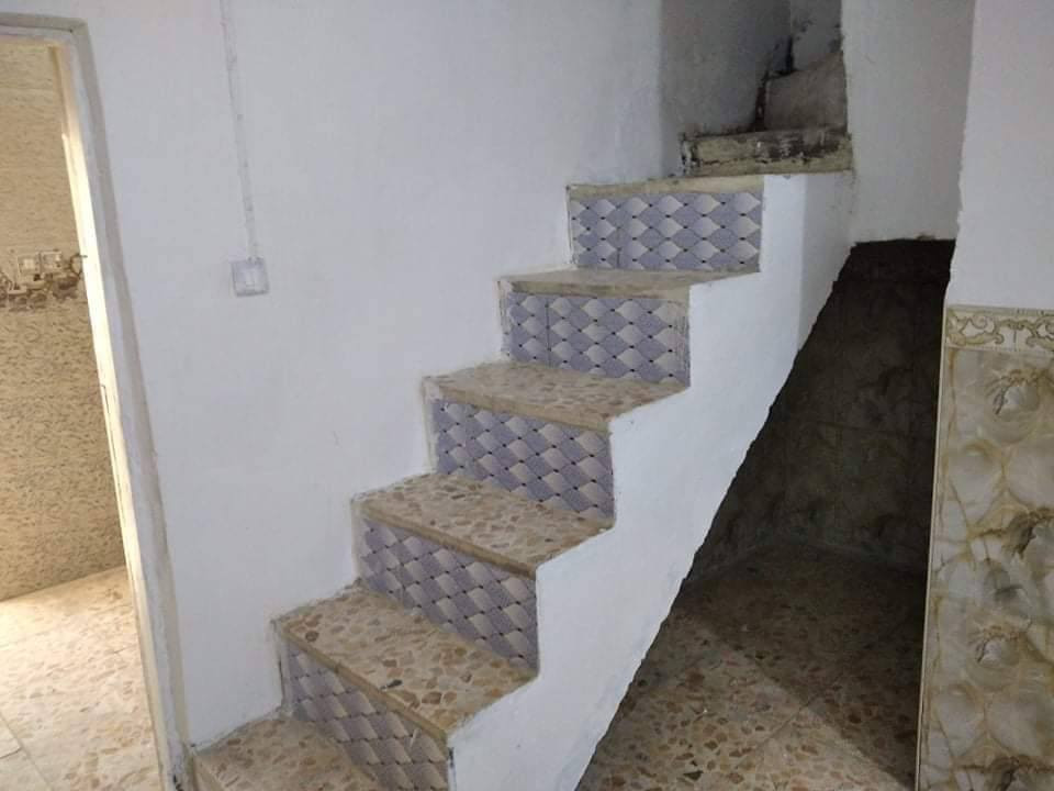 بيت ٥٠ متر طابو صرف للبيع يتكون من غرفه وصاله ومطبخ ومنور وصحيات العنوان حي العسكري  شارع السبيس قرب شارع الصب جميع الخدمات متوفره كيات والسلوك يمه مدارس يمه للاستفسار اكثر مراسلة الصفحه او الاتصال على الرقم ***********
