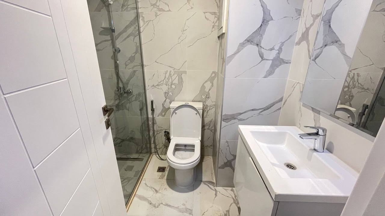 شقه للايجار منطقه ذهبيه
مجمع ایمپایر پیرل
غرفتين وصاله 
غرفتين 
صاله 
حمامين 
بلكون 
واجهه امپایر
الاستفسار على واتساب 
***********
