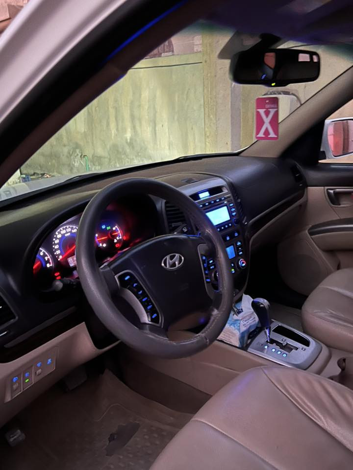 السلام عليكم سنتافي 12 فول مواصفات محرك 6 سلندر 7 راكب 3 قطع تبريد فور ويل بصمه فتحه مري شفط كشن كهرباء مانع انزلاق تحكم ستيرن جهتين ضررها ربع من الجاملغ والبنيد وبدل مبدل بيه كازكيت رقم بغداد بأسمي لسعر 160 وبيه مجال مكاني الفلوجة الاستفسار ***********
