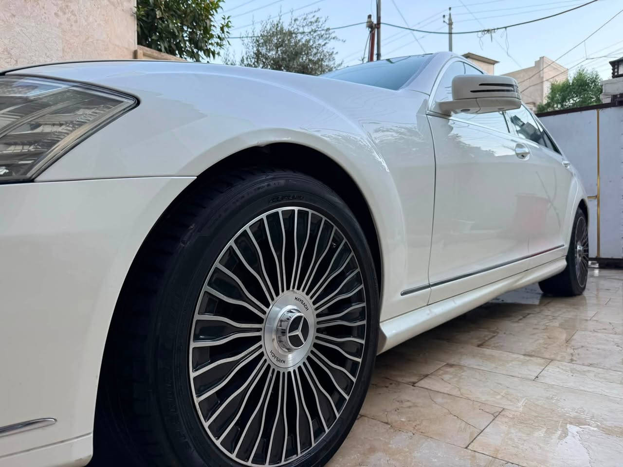 سلام عليكم
للبيع  او لمراوس مارسدس S500   2010 VIP
خليجي  رقم بغداد بسمي
سياره باب طويل كشنات ٤كهرباء وتدفئه وتبريد بردات بصمه 
جوبلس بلاد  جنطه كهرباء بوب شفط بانوراما
شاشه خلفيه طاوله طعام 
سياره فول مواصفات ولصور تحكم 
سياره جاهزه ومابيه كل نقص 
بيه قطعه صبغ فقط بقيه سيارع كفاله  وسوناره موجود 
مكانه بغداد  
سعر  ٢٤٠٠٠$

للاستفسار 
***********
