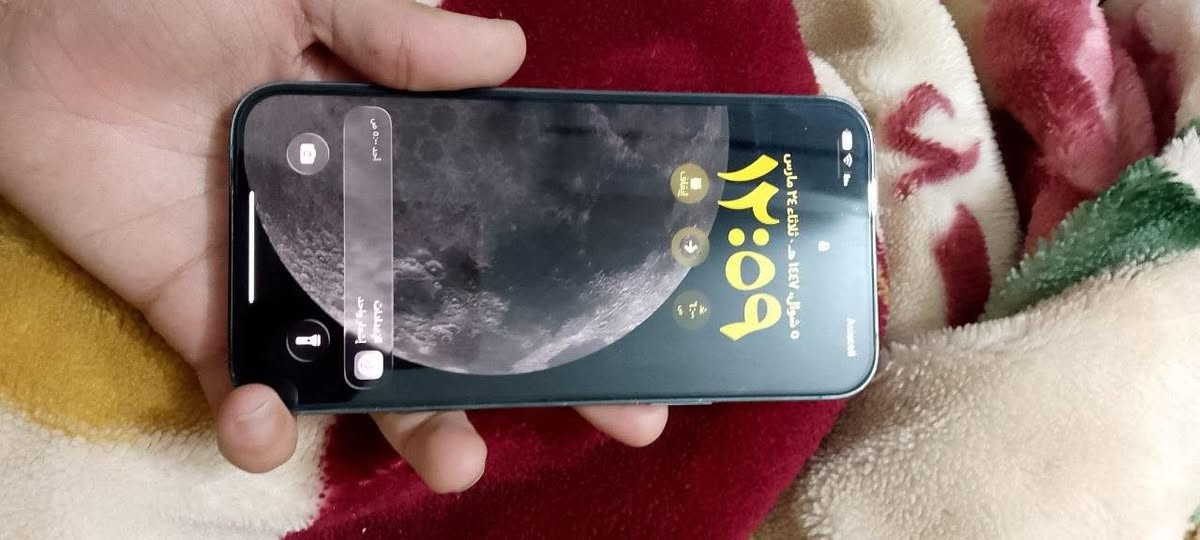 السلام عليكم ايفون ١٣ برو ماكس للبيع بطاريه ٩٥معلايه نضافه الجهاز كدامك تواصل خاص موجود على فيس واتساب 0776 650 2597
