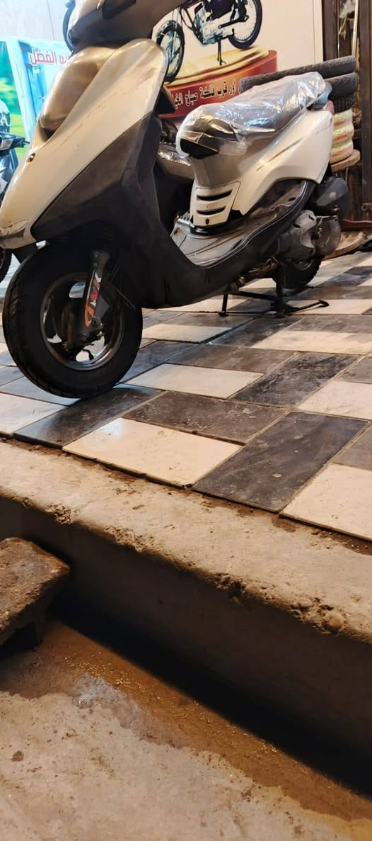 السلام عليكم دراجه بريز كلش نضيفه مكينه بل كارتون بس بيها ملاحضات بل كفر دراجه شوكت ما تجيها نكره الله شاهد قبل 3 اشهر من نزلتها من الرمبه بس انهملت الدراجه 
السعر 625 وبيها مجال 
***********
