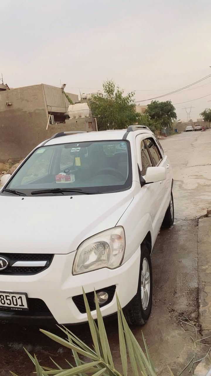 السلام عليكم سبورتج ٢٠٠٩ خليجي بأسمي رقم شمالي تريد تحويل تريد وكالة مكفولة من الصبغ والضربة فقط ربع الجاملغ الخلفي صبغ بدون دواخل صدر جديد خلفي وامامي على أيدي وتخم تاير جديد صار اسبوع شديته تدفئة وتبريد جيدة جدا ومكينة وكير مكفولات السعر ١٢٥ قفل من الأخير والسونار موجود مع الصور وهذا رقمي *********** مكان السيارة بغداد
