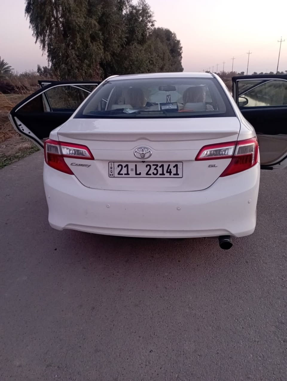 السلام عليكم للبيع كامري موديل 2013  نص فول ماشيه 134km السياره جديده بيهه باب مبدل اصلي بدون صبغ رقم جديد جاهزه مكينه كير كلهه بلادي شرط ممفتوح برغي صدر جديد مكان السياره بغداد 

للاستفسار ***********
