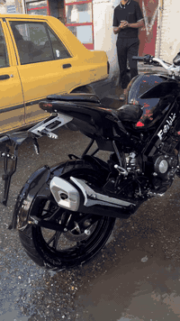 السلام عليكم دراجه بنلي محرك 300cc مكفوله مكفوله كفاله عامه  دراجه اي نقص مابيه  مستعجل علا بيعته سعر .مليون و 150وبيه مجال حك الجيه مكان بغداد شارع الكفاح ***********
