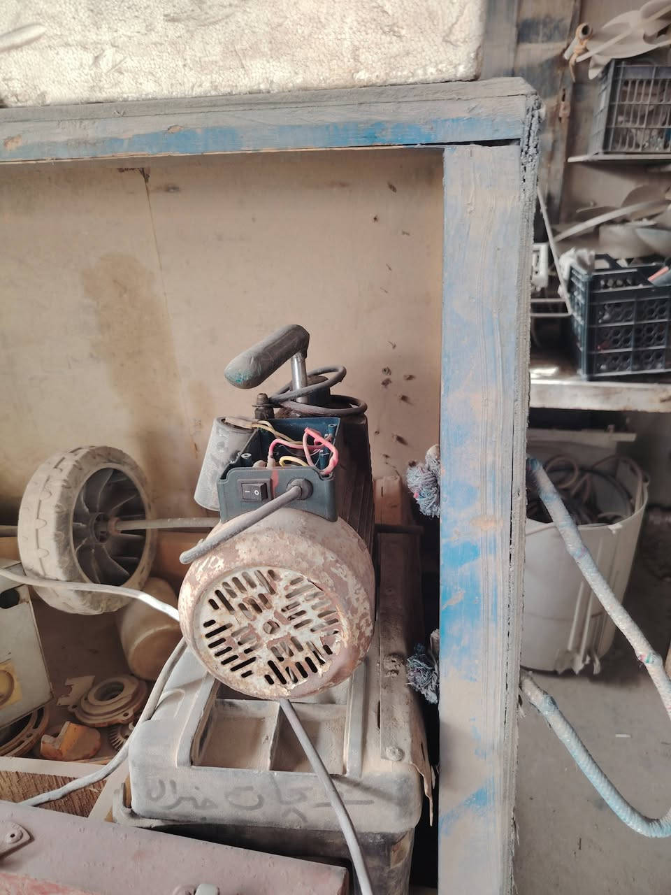 غراض محل تبريد كامل للبيع للاستفسار الاتصال علئ الرقم ***********
