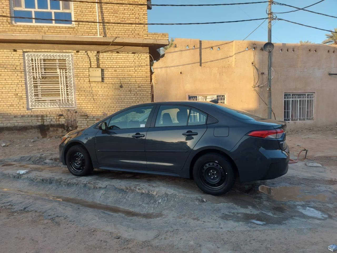 سلام عليكم
كورله 2023لون مميز 
جدا نضيفه بعدهي على وضع شركه 
بانزين اصل ياباني 
نص فول مواصفات LE
رقم بغداد بسمي 
سعر 145وبيه مجال 
سونار مرفق بلمنشور
شراي يتصل ***********
