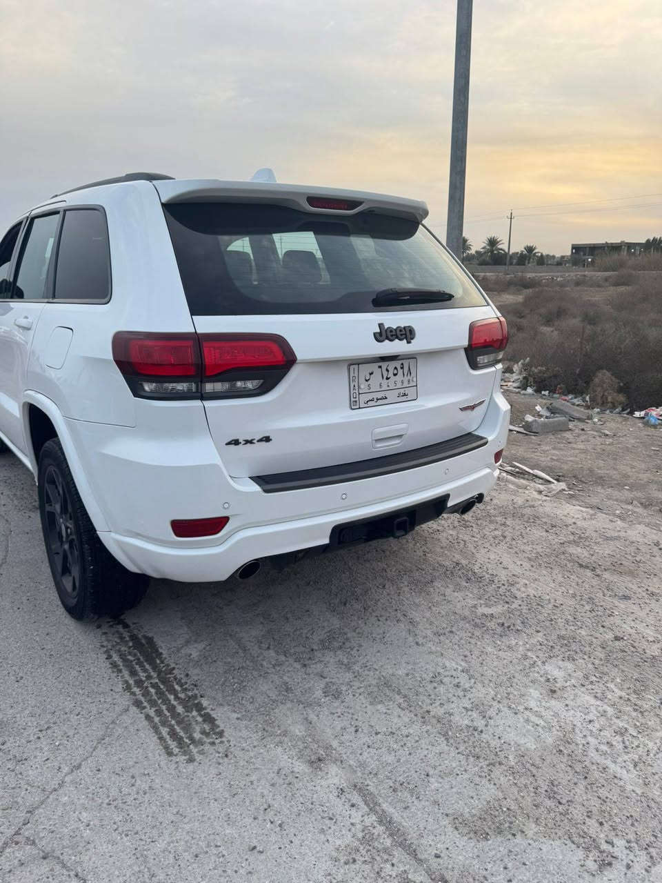 - [ ] السلام عليكم
مكاني الناصرية 
- [ ] للبيع سيارة: جيب گراند شيروكي فئة ترايل هوك فول مواصفات 2020 اصل ماشيه 65 

- [ ] وارد امريكي الضرر جاملغ وبنيد 
بدون دواخل  سستم ايرباك مبدل 

- [ ] (رقم بغداد)

- [ ] •المواصفات :
- [ ] ▪️السيارة:جيب كراند شيروكي TRAIL HAWK
- [ ] ▪️شوته رياضيه k&n
- [ ] ▪️المحرك 3600/V6
- [ ] ▪️نظام تعليق جكات  
- [ ] ▪️فتحة سقف (سلايد روف) بالقمارة 
- [ ] ▪️رادار خلفي  توقف  
- [ ] ▪️حساسات خلفية اصل
- [ ] ▪️كامرة خلفية دوارة اصل
- [ ] ▪️حساسات ورادارات الاجتياز الجانبية (نقاط عمياء)
- [ ] ▪️شفتات بلستيرن للتحكم بلكير العادي
- [ ] ▪️لايتات   زينون عالي  وناصي وكشاف 
- [ ] ▪️بصمات عدد 2 للابواب مع بصمة تشغيل
- [ ] ▪️نظام فور ويل درايف 4*4
- [ ] ▪️تحكم فول كهرباء لكرسي السائق والراكب
- [ ] ▪️كشن ذاكرة(خزن ميموري)لكرسي السائق
- [ ] ▪️شاشة الدشبول كبيرة (ايباد) للتحكم بايعازات السيارة
- [ ] ▪️تبريد قطعتين امامي وخلفي
- [ ] ▪️تدفئة وتبريد لكراسي المقدمة
- [ ] ▪️اشاير بلمرايا الجانبية
- [ ] ▪️نظام سبورت
- [ ] ▪️جنطة كهرباء
- [ ] ▪️ستيرن كهرباء
- [ ] ▪️تشغيل عن بعد
- [ ] ▪️سستم صوت
- [ ] ▪️تحكم ستيرن جهتين بلوتوث وحاكية وكروس سرعة وتحكم صوت 
- [ ] ▪️نظام ABS مانع انزلاق
- [ ] ▪️السيارة  فول...السعر٢٣٠ ..
رقم الهاتف
‏‪***********‬‏
