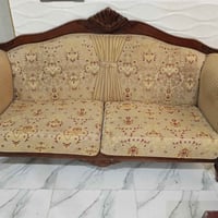 طقم رئاسي • ٤ صغار ٢ كبار • حي عدن