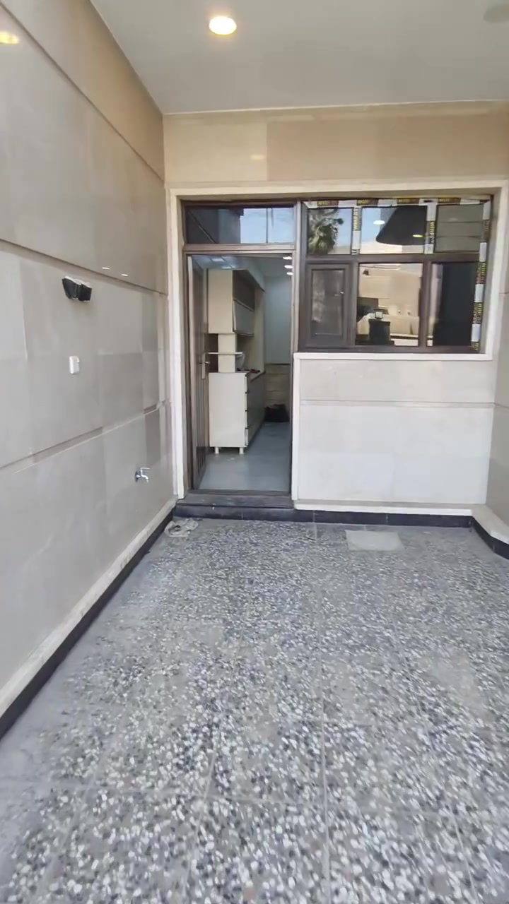شقه للايجار طابق ارضي اليرموك 618  تحتوي على غرفتين واحده ماستر + استقبال + مطبخ + هول داخلي + مخزن + ٣ مجاميع صحيه
الشقه مجهزه بكاونتر
تحتوي على كراج كبير يسع لسيارتين 
للاستفسار ***********
شقه للايجار طابق ارضي اليرموك 618  تحتوي على غرفتين واحده ماستر + استقبال + مطبخ + هول داخلي + مخزن + ٣ مجاميع صحيه
