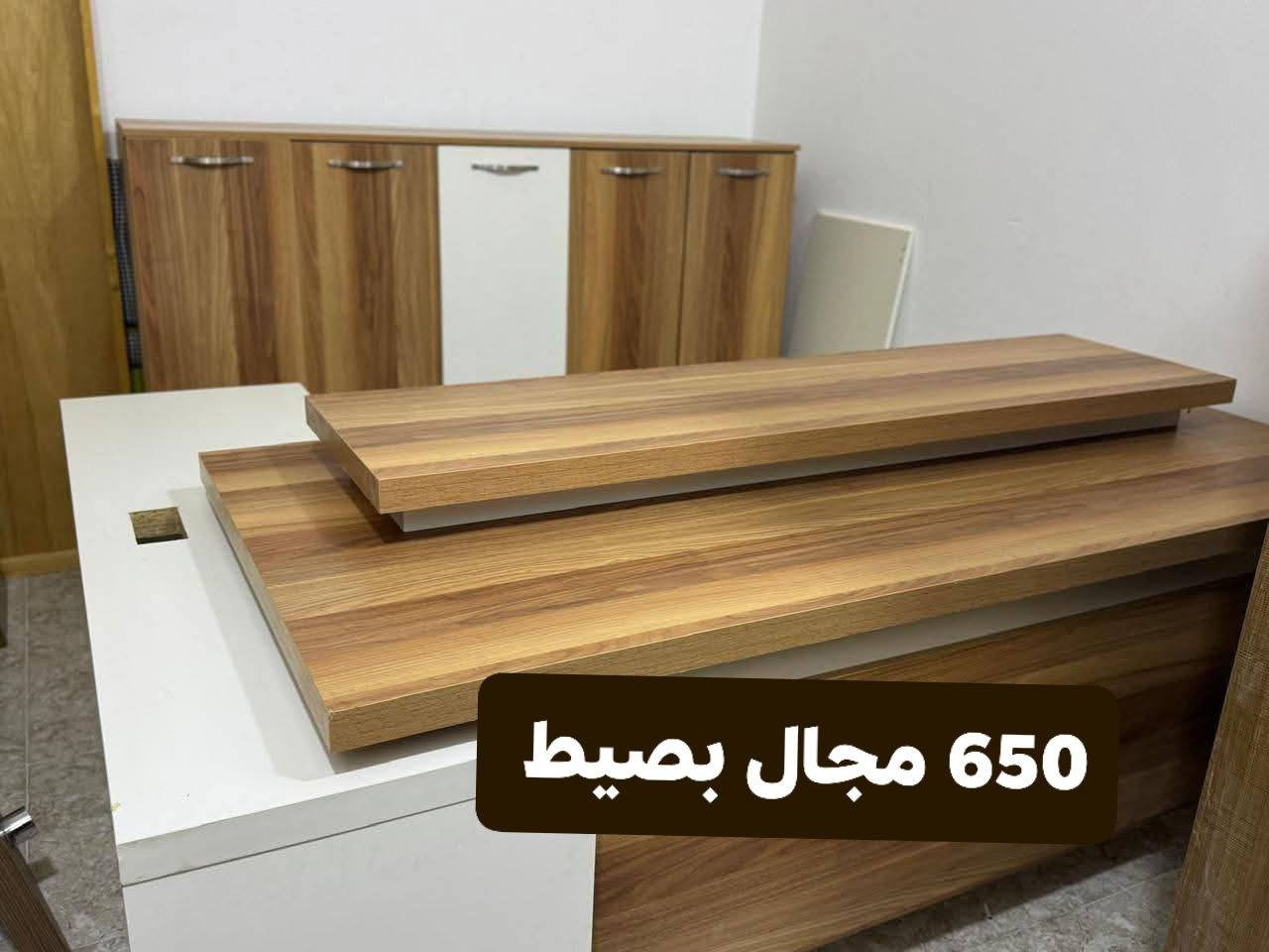 ميز مكتبي مع ملحق بوفيه انتيكات
الزيتوني ميز لمكتب دوار للبلازمه و ملحقه 600 سعره 
وميز لمكتب الابيض و ملحقه 550 
وكراسي الدوار 75 وكرسي ثابت 40
***********
