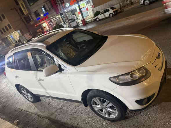 سيارة سنتافي ٢٠١١
مكينة اربعة سلندر
ثلاث مقاعد
سلايت
تحكم ستيرن
شاشة 
تبريد مركزي حتى الصندوق تبريد
رقم دهوك سنوية الى ٢٠٢٨ 
جاملغ خلفي صفحة النفر بخ بدون دواخل فقط بخ يعني قطعة وحدة فقط
سيارة بدون نواقص
سعر ١٥٧ ومجال 
*********** واتساب
*********** هاتف
العنوان دهوك دهوك
