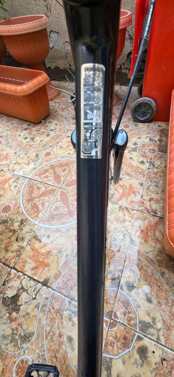 باسكل للبيع بيه مجال موديله 2023 رقمي موجود حجم 26 زلغه مابيه مكاني البصرة الزبير سوق البنات الجسد نضيف بس مدكر ماله امامي موجود وخادم الكم 💛