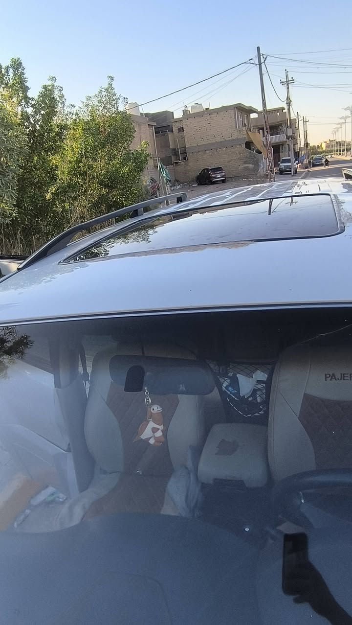 للبيع  سياره باجيرو خليجي حبتور مديل 2010 فول مواصفات لون ابيض صدفي حجم المحرك 3500 رقم  بغداد دولي  حادثها جاملغ الايمن  وصبغ جاملغ الايسر  بدون حادث  سيارة  مكفوله محرك كير اكسل كهربائهات صدر ها جديد سياره  معروفه خليجي السياره جديده مال جناي فورويل نضام دفلوك كشنات كهربائي اشارة بل مري شفط تحكم ستيرن  فتحه تبريد ثلاث قطع حساسات خلفيه زاد ثلاجه  خير من الله سياره نظيفه مال جناي والسونار مرفق ويه الصور   مكاني مكاني واسط قضاء الصويرة سعرها 125$ وبيهه مجال والاستفسار الاتصال ***********
