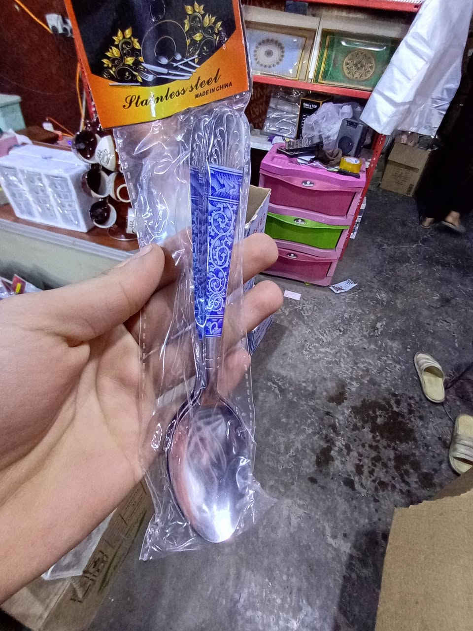 محلات البركه للمواد المنزليه
الوزيريه شارع بانزين الخانه 
لصاحبها الحاج جبار ابو زهراء 
*********** الحاج جبار ابو زهراء 
*********** علي
