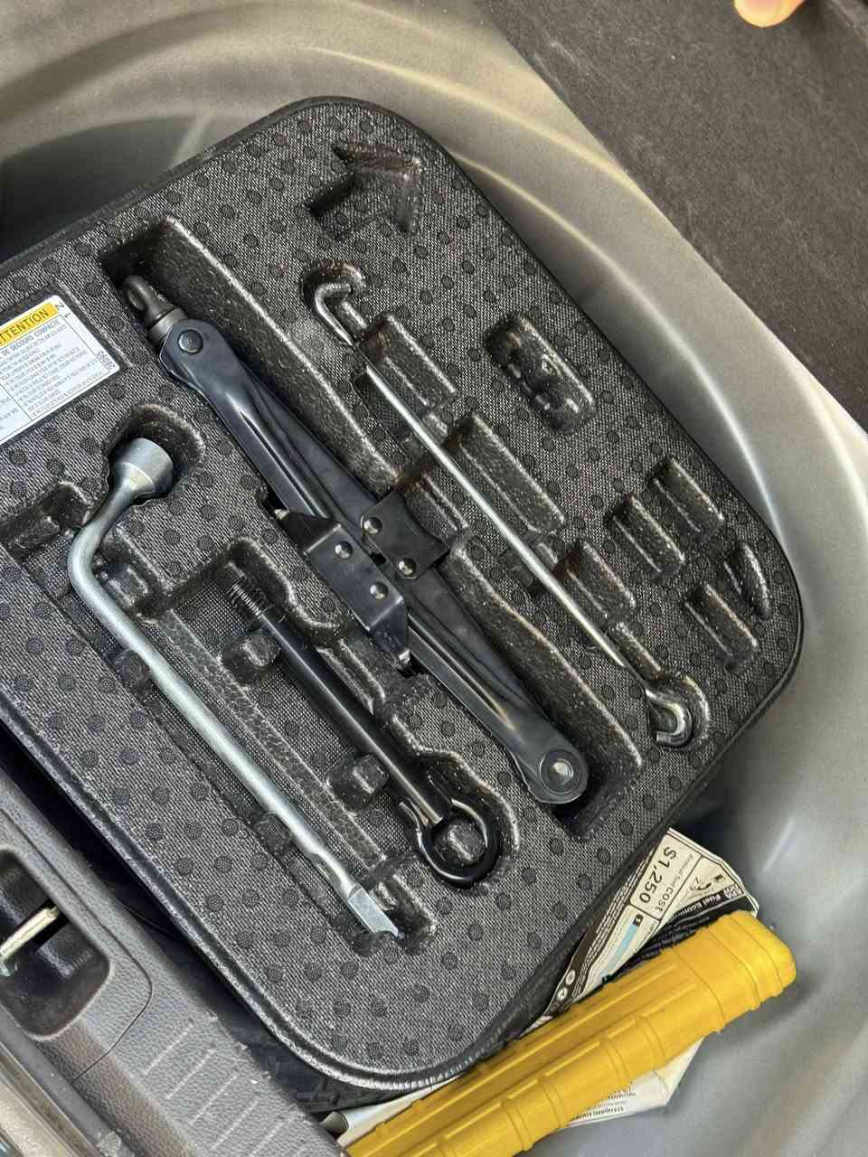 كورلا 23 LE بانزين للبيع
حادثها بسيط جاملغ وربع البنيد
فول مواصفات ماعدا الفتحه 
دخول ذكي توقف ذاتي مانع تصادم حساسات نقط عمياء تحديد مسار مثبت سرعه ماشيه قليل جدا رقم اربيل انكليزي مميز تحويل او وكاله سعر 145 مكانها كربلاء
مكينه وكير مكفولات 
***********
