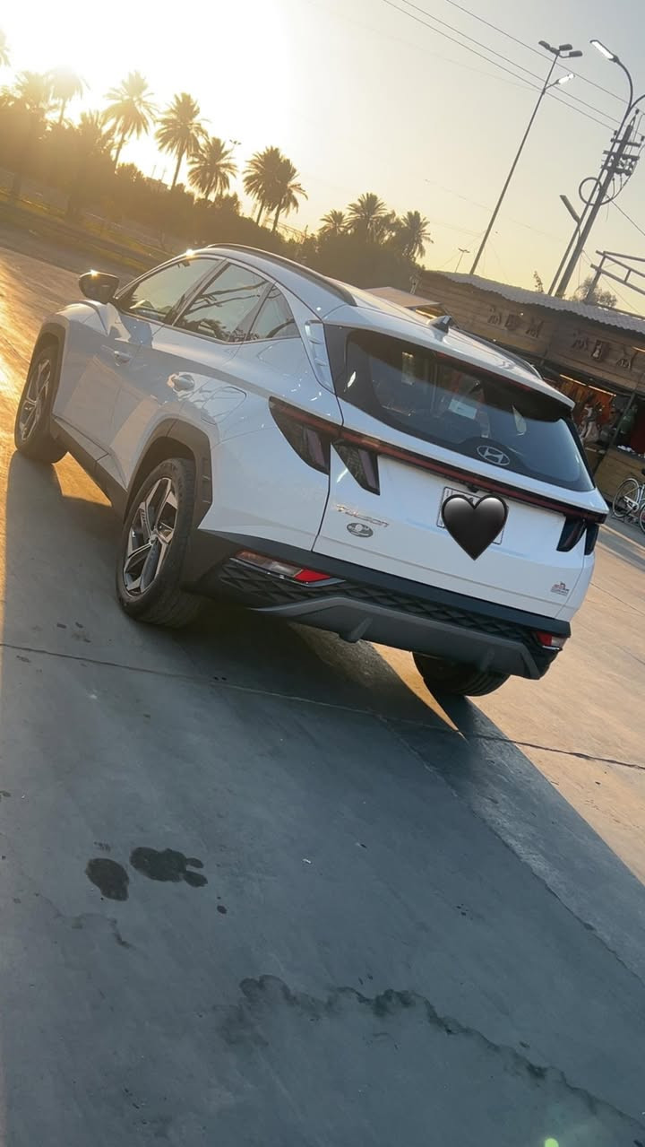 السلام عليكم
توسان موديل 23 
رقم بغداد باسمي تحويل مباشر 
شركه الكاصد 
ماشيه 26 الف حقيقي 
كير مكينه. كفاله بدون صوت بدون رواجز 
السياره بدون حالوب 
كفاله من الصبغ والتبديل فقط بارد  بيها ورصعتين والسونار موجود بالمنشور 

مواصفات السياره 
كشنات جلد+كهرباء 
جنطه كهرباء . ويل 19 
تجي فول عده البانوراما مع 

مكان السياره بغداد 
السعر 210 وبيها مجال بسيط 
***********
