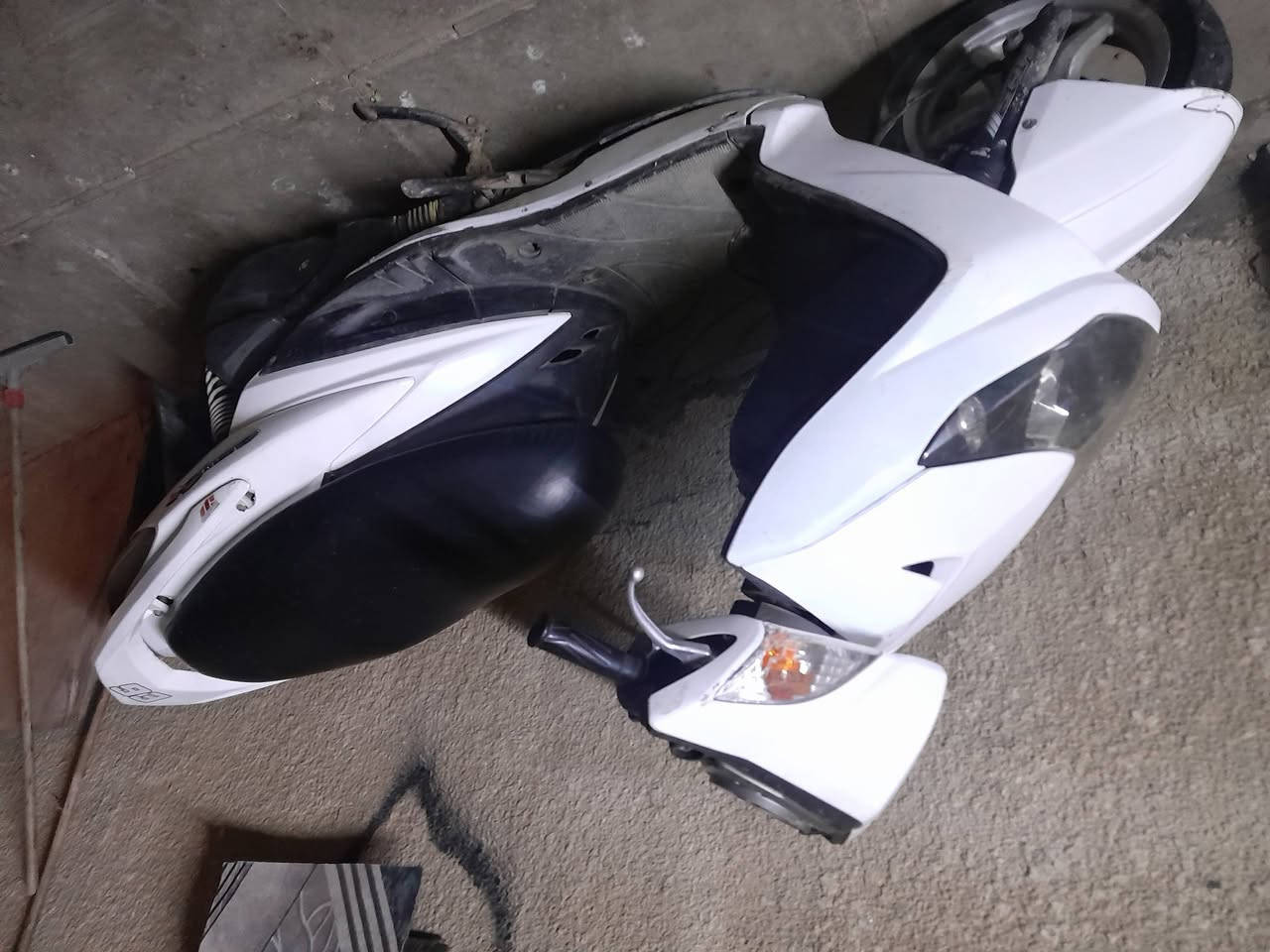 السلام عليكم دراجةسكنس للبيع على كل من يرغب الشراء الاتصال بالرقم ***********
