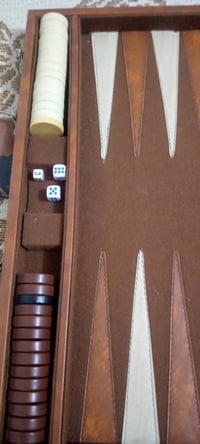 طاولي جلد • نضيف • كوت حي الحكيم