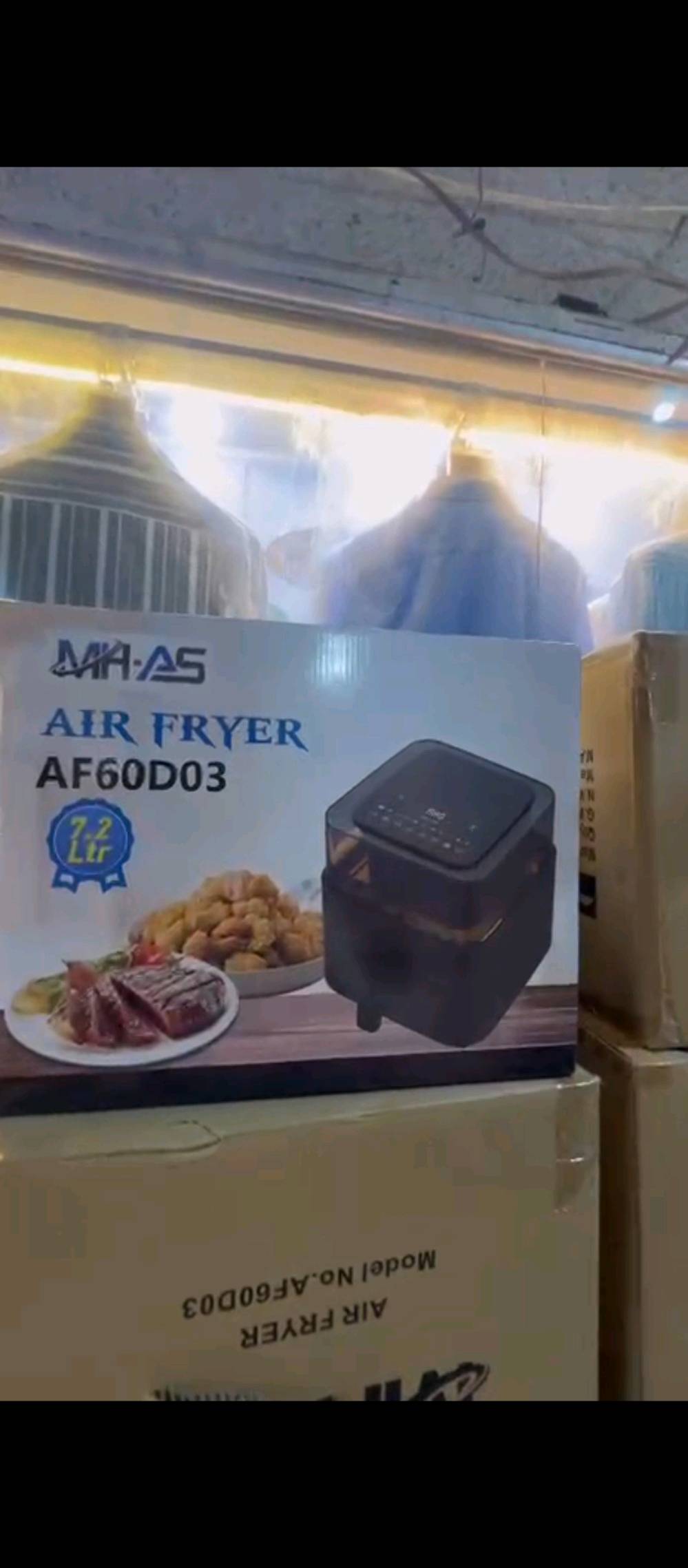الماركة: MA-AS
الموديل: AF60D03
السعة (الحجم): 7.2 لتر.
التصميم والشاشة: تأتي الشاشة الرقمية (اللمس) في الأعلى، وتتميز بتصميم أوروبي حديث.
الهيكل والشفافية: الجزء العلوي من الحوض مصمم من البلاستيك الشفاف، مما يتيح لك رؤية ومتابعة نضوج الطعام بالداخل بوضوح أثناء الطهي.
التغليف: تأتي بنظام حماية عالي (كرتون داخل كرتون) لضمان سلامتها أثناء الشحن والنقل