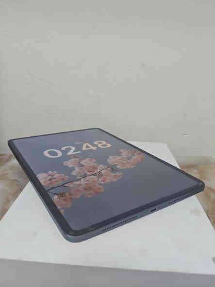 سلام عليكم ورحمة الله وبركاته شاومي باد 6 إس برو 12.4 (Xiaomi Pad 6S Pro 12.4)
الشاشة:
الحجم 12.4بوصه
الدقه 2032×3048بكسل (3kتقريباً )
الحمايه Corning Gorilla Glass 
معدل التحديث 144هرتز
المعالج:
سناب دراجون 8 جن 2 
ذاكرة عشوأية 16جيجة بايت
ذاكرة الداخليه 512
الكامرة :
الأساسيةالأساسية50
كامره العمق 2
الكامره الماميه 32
البطاريه:
السعه 10000ملي امبير
يدعم الشحن السريع 120واط (يصل شحن 💯 حوالي 35 دقيقة )
السعر 600 وبي مجال لطيبين الرقم:*********** متواجد واتساب أو فيس .
