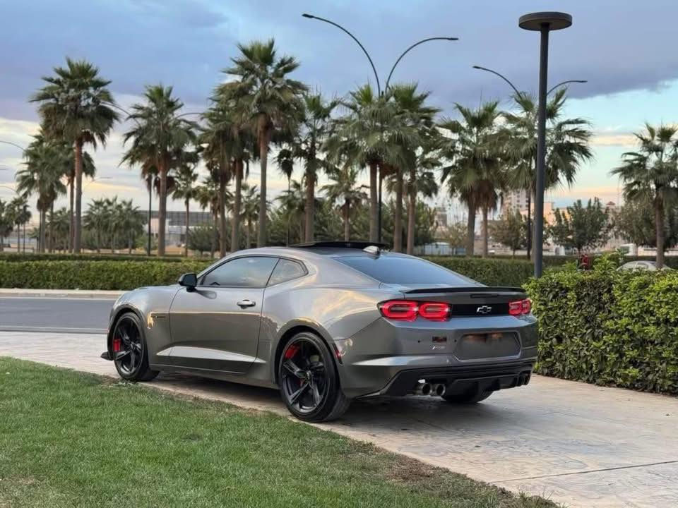 𝟐𝟎𝟐𝟏 𝐂𝐇𝐄𝐕𝐎𝐋𝐄𝐓 𝐂𝐀𝐌𝐀𝐑𝐎-𝐑𝐒 𝐑𝐄𝐃𝐋𝐈𝐍𝐄

شوفرليت كمارو (RS-REDLINE) موديل : 2021

السعر : 198$

رقم اربیل تحويل وكالة نفس اليوم

عدد المسافة : 41.000 الف

حجم المحرك : 3.6L V6 (6,سلندر)
 
ملاحطة السيارة : فقط جاملغ و ربع صبغ 

بدون دواخل بدون ارباكات 

المواصفات (𝐑𝐒-𝐑𝐄𝐃𝐋𝐈𝐍𝐄)
‎‏‎
فـــول فـــول مـــواصفـــات 1/1

دواخل اسود+احمر بيلادي
فتحة سقف سلايد
اكتف كـــــزوز
داتــــــاشــــــو
كيج الـــكترونـــي 
داخل ليد 28 اللوان بيلادي
شاشة كبيرة ليد بيلادي 
سستم سماعات 𝐁𝐎𝐒𝐄
كاميرا خلفي
كاميرا سقف
مراية كاميرا
بصمة ابواب 
بصمة تشغيل 
تشغيل عن بعد(𝐑𝐄𝐌𝐎𝐓𝐄 𝐒𝐓𝐀𝐑𝐓) 
هاند بريك بصمة
تحديد سرعة
تحديد مسار
نقاط عمياء
رادار امامي
رادار جانبي
رادار خلفي
حساسات امامي
حساسات جانبي
حساسات خلفي 
تحكم ستيرن
ستيرن هيتر
كشنات جلد
كشنات كهربائي 
كشنات خزن+ميموري
كشنات تبريد
كشنات هيتر
لايتات 𝐋𝐄𝐃 ليد عدسة زينون بيلادي
بكلايتات 𝐋𝐄𝐃 سموك بيلادي
ويل كروم 

وبعد هواية مواصفات…
‏‎
تفاصيل اكثر الاتصال علی ارقام التاليه ‏‏

WhatsApp - Vibir

☎️ ***********

☎️ ***********

عنوان📍اربيل فرع ناقلات
‏
معرض كاليفورنيا كارس CALIFORNIA Cars

‏
