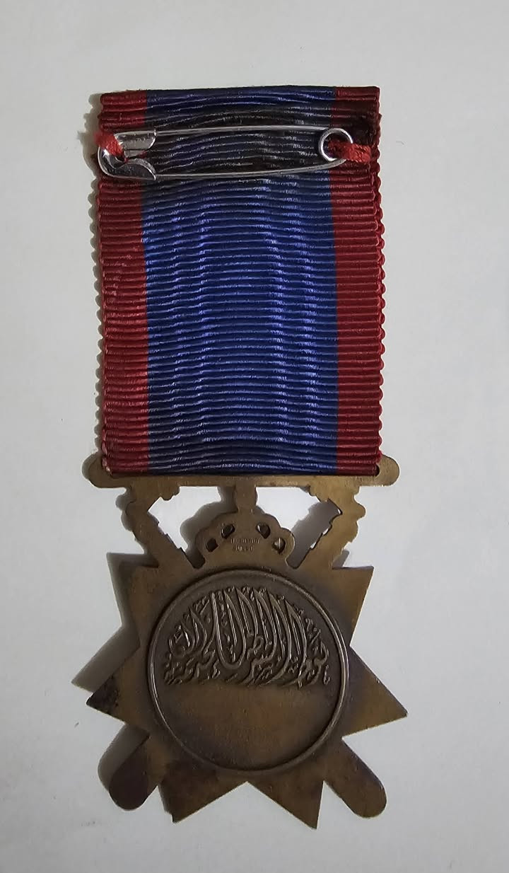 نوط الملك فيصل الثاني 
نوط ملكي عراقي نادر يمثل حقبة الملك فيصل الثاني، وهو وسام عسكري رفيع يُمنح تقديراً للخدمات الجليلة والمناسبات الوطنية الكبرى في تاريخ المملكة العراقية
السعر ١٠٠ الف مع التوصيل


**إذا كنت صاحب هذا الإعلان وتريد حذفه لأي سبب، رجاءا أرسل رسالة إلى الدعم الفني**