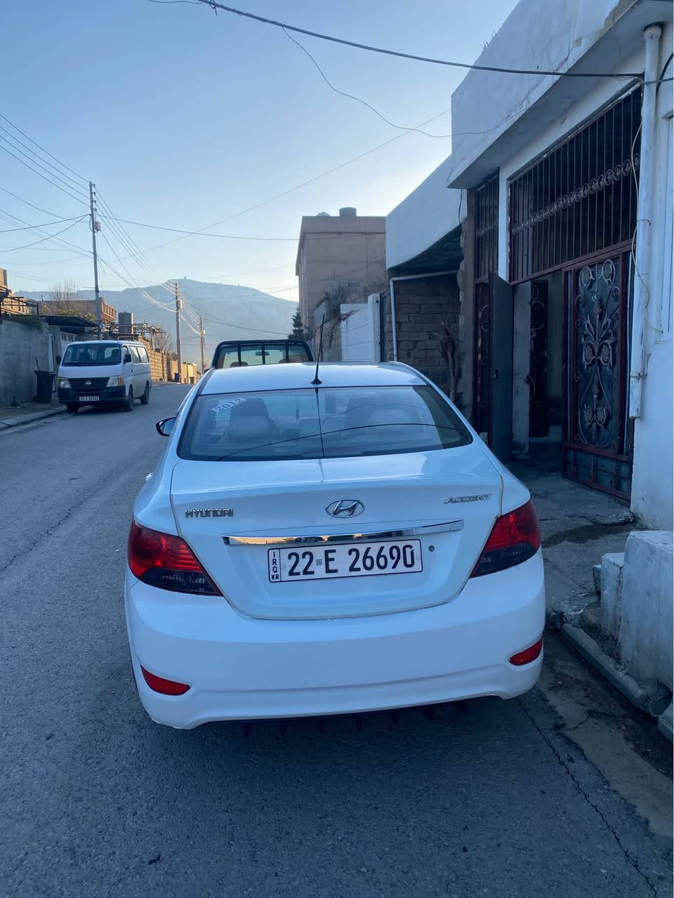 🚗 Hyundai Accent 2012
📍 سوران

🔹 ماتۆر 1.6 
🔹 سلایت هەیە
🔹 جامەکان ئۆتۆماتیک
🔹 ئاسپیڕی هەوا (AC) گەرمو سارد باش کار دەکات
🔹 ڕەنگی سپی
🔹 ماتۆر و گێر شەرتن
🔹170 هزار خرامە سەیە 
🔹پارچەکو نیو سبوخی هەیە دەرکو چەملاخ
🔹سەنەوی ناوی خومە مانگی ٩ بەسەر دەچئیت بئ مشکیلەیە
🔹سەودام نیە بەس بو فروشتنە
🔹گەر موشتەری پەیوەندی بە ژمارە بکە واتساپ فایبەر(***********) سوران, أربيل
