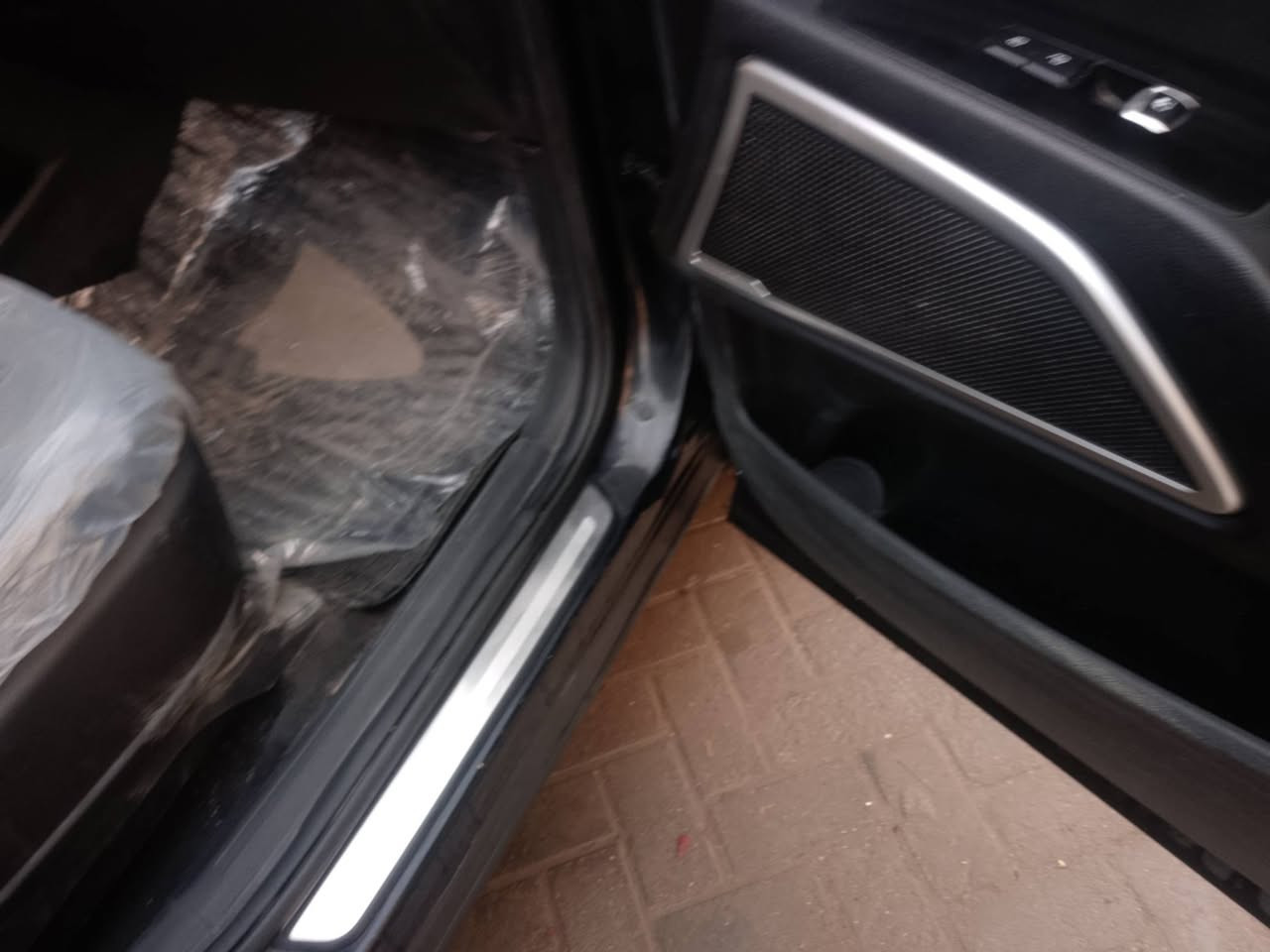 سلام عليكم سيارة تيلوريد ٦ سلندر ٧ راكب ماشيه ٦٠ هساسات اماميه خلفيه موديل ٢٢ فول مواصفات سعر ٢٢٠ وبيعه مجال تراوس لاندكروز هم  رقم الهاتف ***********
