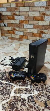 اكس بوكس 360 سليم كامل هو وغراضة السعر100الف 07747677547 او مراسلة