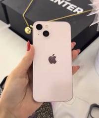 للبيع أيفون 13 لون وردي ذاكره 256 مكفول من كلشي النظافه 99‎%‎ بطاريه 8...