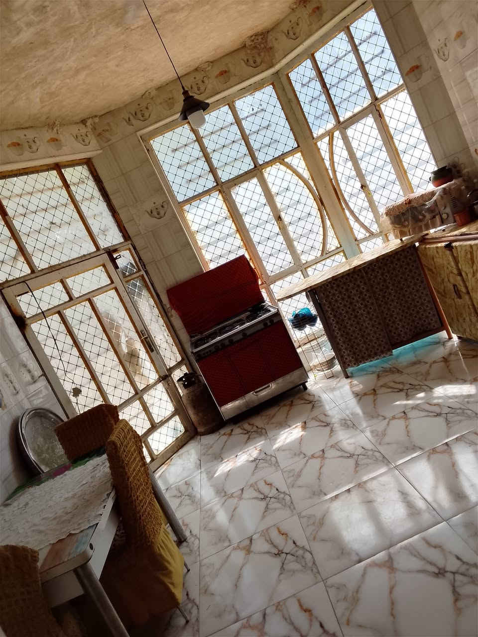 بيت بمحاويل قريه بعلوان 58 وبي مجال مساحه بيت 1000 متر
مساحه بناء 250 
سنه البناء 2025 واجهيه البيت كامله لبيت لبخ داير مدايره مكمل 
البيت ناقصه فقط بورك كهربائيات مسويها فقط شد  اضويه وهايههيه
غرفتين كبار مطبخ 7 امتار هول 7 امتار مجمع صحيات كامل مكمل 
كهرباء ذهبي 
مي واصل لبيت منطقه حلوه ومريحه لسكن وخدمات كامله البعلوان قرب ملعب كرار منطقه متوفره بيها مدراس روضه مطاعم محلات مستوصف 
عياده تمريضيه ‏‪***********‬‏
