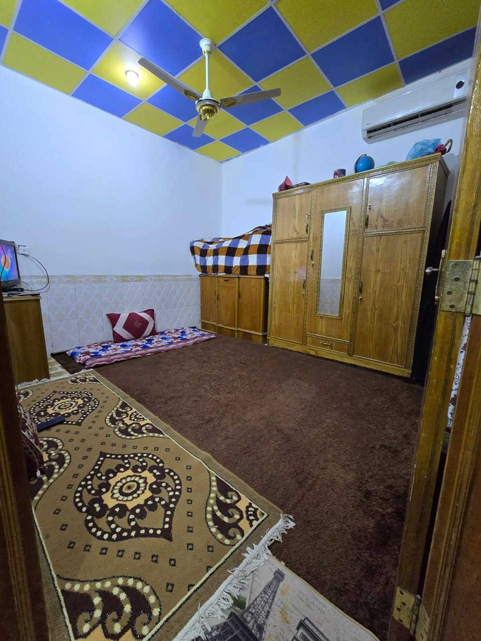 بيت للبيع مساحة 100م  غرفتين نوم وملحقاته في كربلاء الحر شارع البلديه القديمة قريب للشارع التجاري العام موقع جدا مميز كافه الخدمات متوفره طابو زراعي سند 25 بناء طابوك وصب مسلح طابقين السعر 95 للاستفسار🌲 ***********🌲***********
