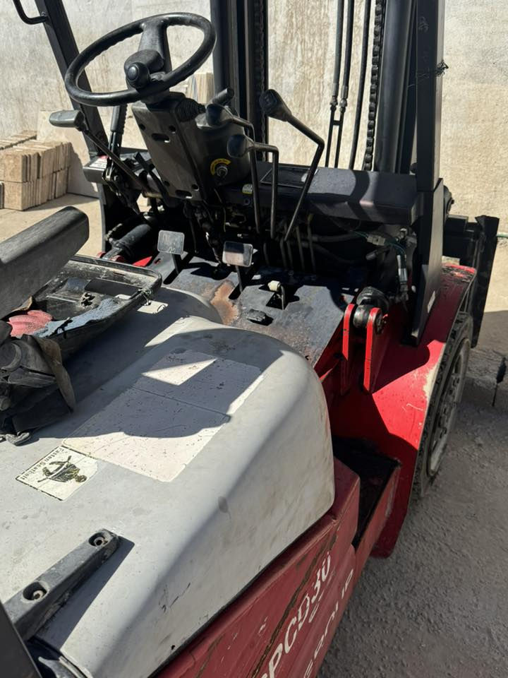 رافعة شوكية صيني yto
موديل 2019 
3طن  3 حركات 
جب عالي 
416 ساعة عمل 
ااسعر 70 ورقة وبيه مجال 
مكانه بغداد التاجيات
***********
