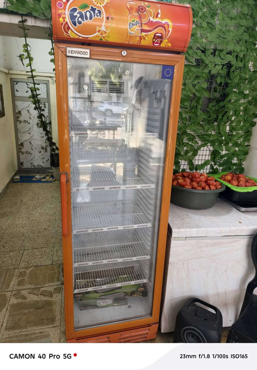 للبيع مستعمل كلش قليل
منقله كامله للبيع 
مكينه مال كريب جديده 
خلاطات 
عارضه عصاير
بغداد 
***********
