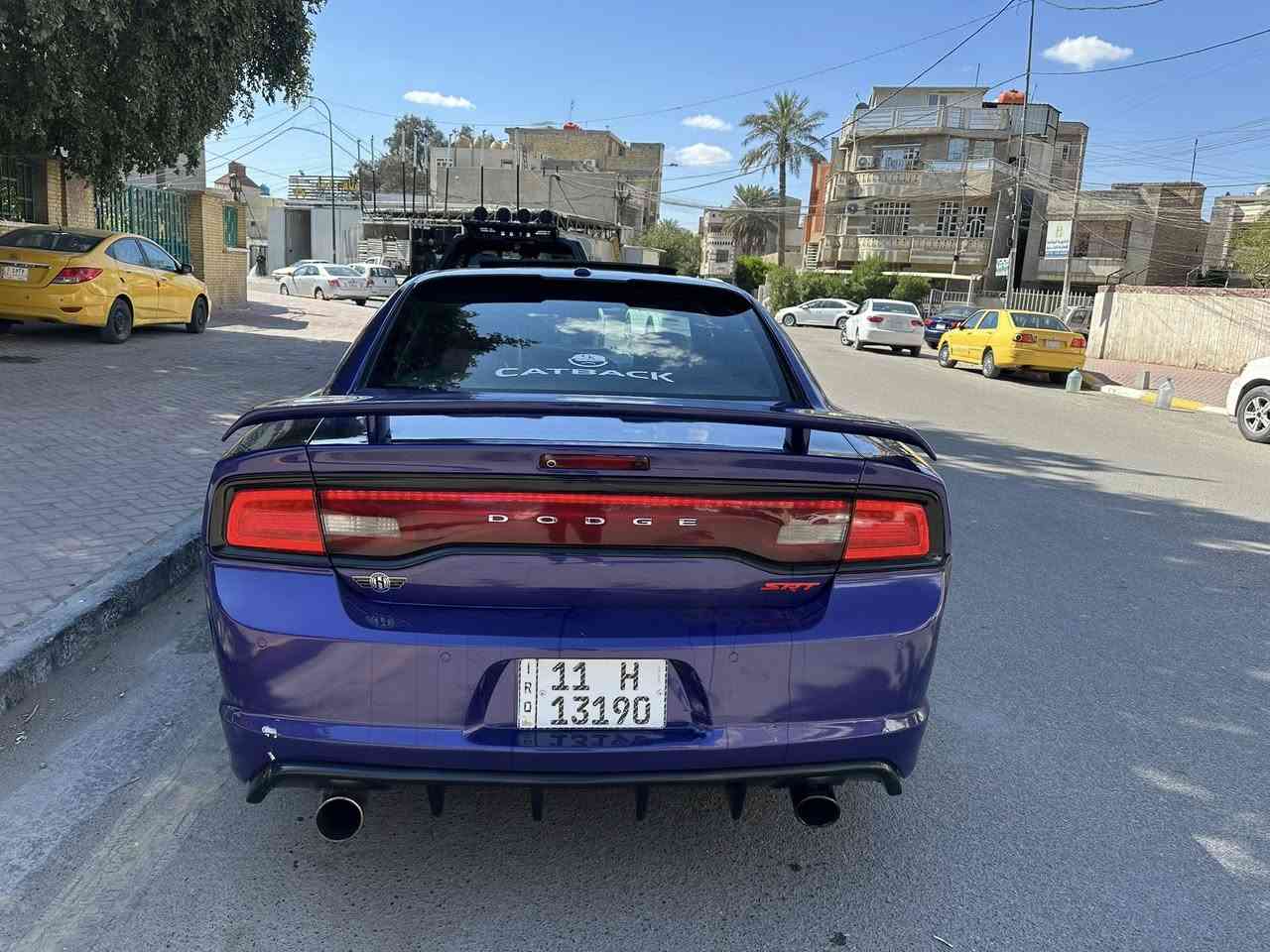 سلام عليكم
جارجر SRT 2014 
دواخل احمر جلد مخمل 
كشنات كهرباء 
استيرن كهرباء 
حار بارد كلاص 
قطعتين تبريد 
لايت منضومه زنون 
سماعات هارمن كاردن 
سياره فول مواصفات 
كشنات خزن 
شواصي لغد كفاله 
فتحه 
تغير لون بنفسجي 
اصل ابيض 
مبدل طابوكه مال 5700 هيمي 
سياره خير من الله 
مكان بغداد 
اعظميه 
***********
السعر  128 بي مجال كلش بسيط
