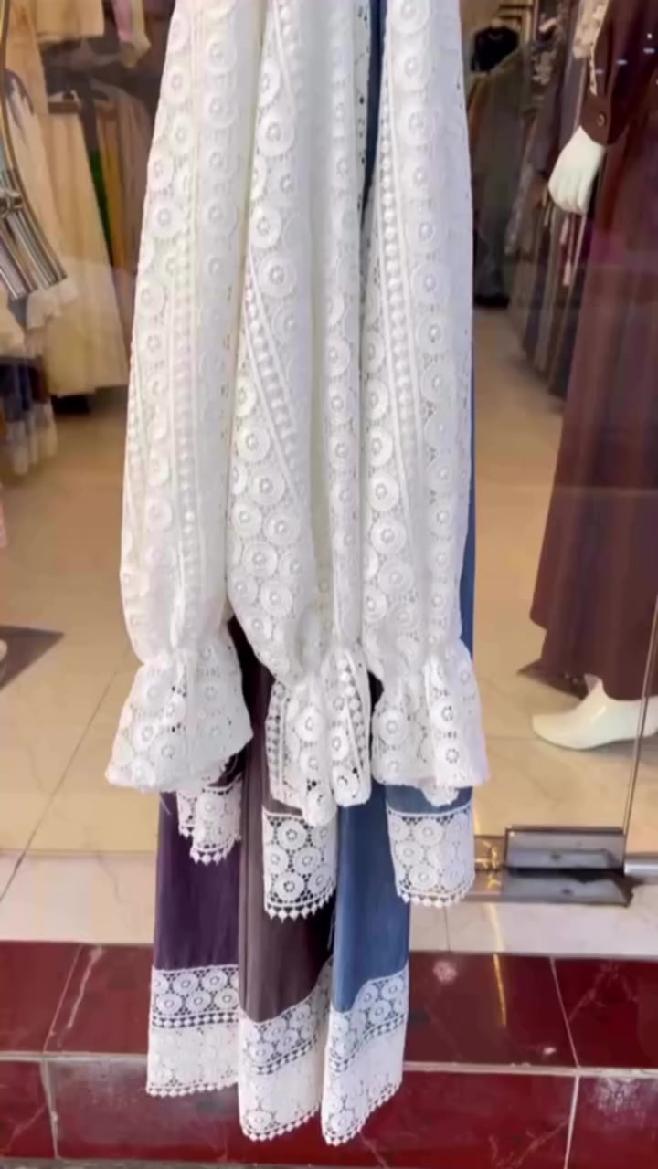 اقوى موديلات ٢٠٢٦ سوت بتفاصيل جنن 🌚
الخامه صيفيه بارده متوفر توصيل فقط 
القياسات (٣٨-٤٠-٤٢-٤٤-٤٦-٤٨)
طول قميص ٧٨ يغطي ورك 

تتوفر خدمة توصيل لجميع محافظات العراق 
***********
#سوت #ازياء_سان #العراق #موضة #ترند
