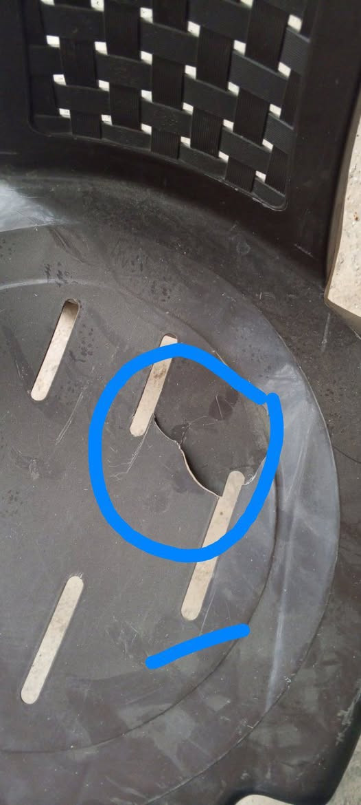 للبيع /كراسي لون عسلي ولون جوزي العدد 10كراسي
2منهم معيوبات بس مايئرن موضحات بالصور
ملاحظة الكراسي مستخدمات يحتاجلهن غسل
الي يفيدنة وشراي يراسلني سعرهن 30وبيهن مجال
مكانهم بالايمن


**إذا كنت صاحب هذا الإعلان وتريد حذفه لأي سبب، رجاءا أرسل رسالة إلى الدعم الفني**