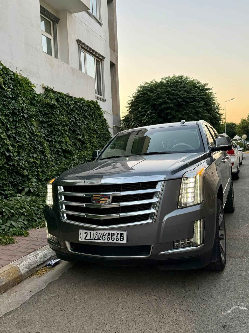 البيع -كاديلاك اسكاليد
✅ الموديل: 2018

✅ المحرك: 6.2L V8 (6162cc)

✅ القوة: 420 حصان

✅ عدد السلندرات: 8 سلندر

✅ ناقل الحركة: أوتوماتيك 10 سرعات

✅ ممشى السيارة: 150,000 كم

✅ وارد الخليج - شركة المنصور (صفر شركة)

✨ المواصفات:

• تصميم أمريكي فاخر وأنيق.

• مقصورة واسعة ومريحة للعائلة.

• شاشة وكاميرات متطورة.

• أعلى مستويات الأمان والتكنولوجيا.

• قيادة ناعمة جداً مع أداء قوي وثبات ممتاز.

Cadillac Escalade ليست مجرد سيارة، بل عنوان للفخامة، القوة، والهيبة
سعر : 40000$

***********
