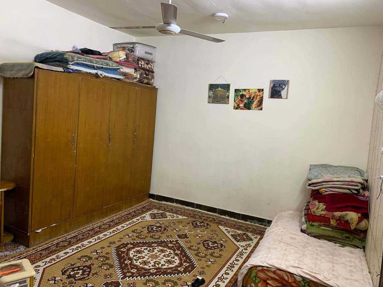 بيت ركن للبيع الزعفرانية شارع الكهرباء فرع صيدلية زينه علي 100متر مربع طابقين ونص ***********
